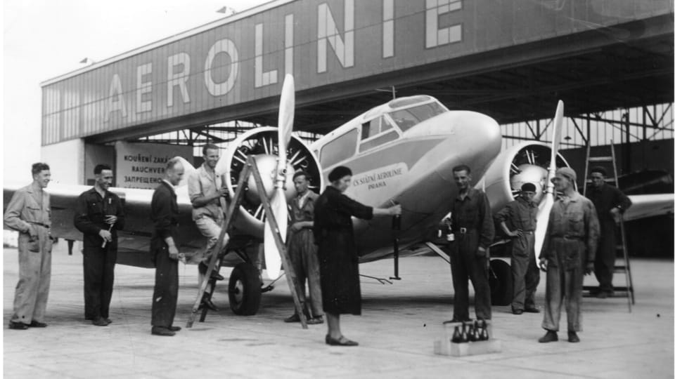 Airspeed Envoy на летовищі Прага-Рузинє | Фото: Archiv ČSA