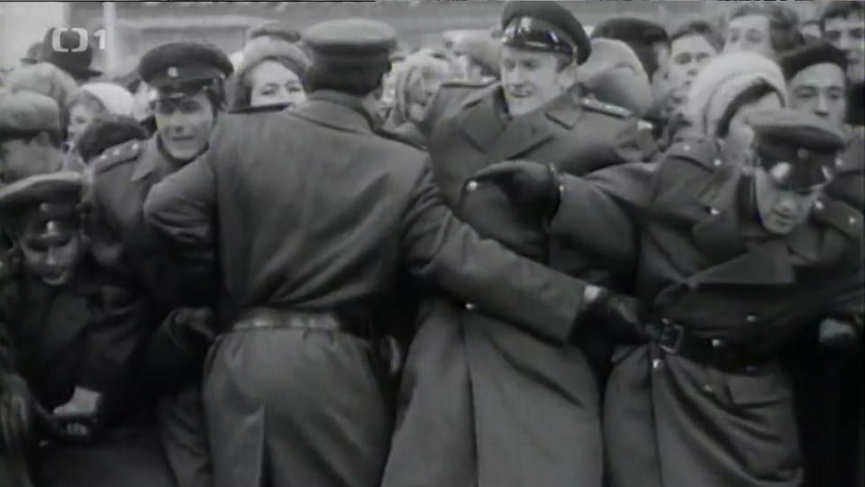 Відкриття «Котви» привабило юрби покупців | Фото: Retro, Obchodní dům Kotva/ČT Відкриття «Котви» привабило юрби покупців | Фото: Retro, Obchodní dům Kotva/ČT