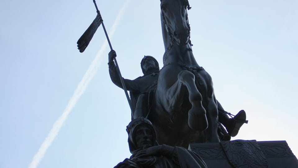 «Моделлю» для фігури коня став семилітній армійський жеребець Ардо | Фото: Barbora Němcová, Radio Prague International «Моделлю» для фігури коня став семилітній армійський жеребець Ардо | Фото: Barbora Němcová, Radio Prague International