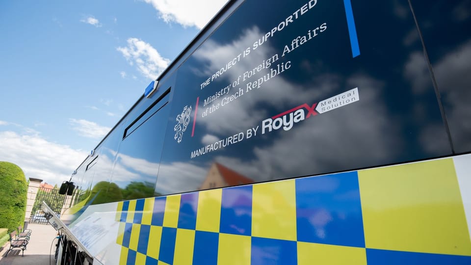 Новий автобус фірми Iveco перебудувала на медичний пункт фірма Royax | Фото: Zuzana Jarolímková, Český rozhlas Новий автобус фірми Iveco перебудувала на медичний пункт фірма Royax | Фото: Zuzana Jarolímková, Český rozhlas