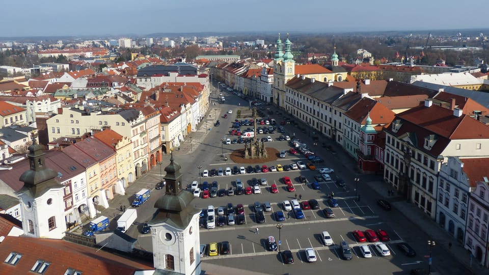 Погляд із Білої вежі на Велику площу в Градці-Кралове | Фото: Klára Stejskalová,  Radio Prague International