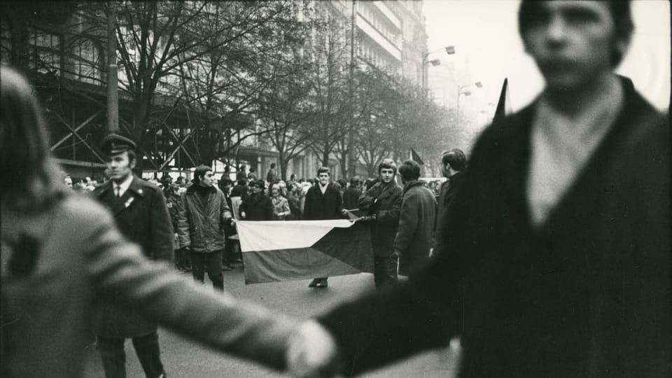 «Похорон Яна Палаха», січень 1969 | Фото: Dagmar Hochová, Moravská galerie Brno «Похорон Яна Палаха», січень 1969 | Фото: Dagmar Hochová, Moravská galerie Brno