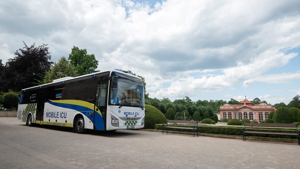 Чехія відправляє до України спеціальний медичний автобус,  перебудований на реанімацію для 5 пацієнтів і 6 медиків | Фото: Zuzana Jarolímková,  Český rozhlas