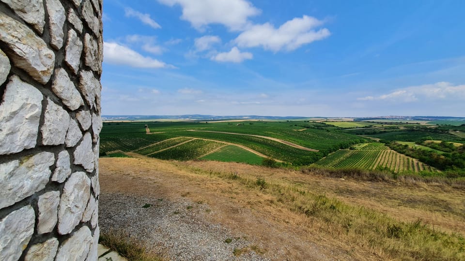 Погляд від каплиці Святих Кирила і Методія на пагорбі Градіштек біля містечка Велке-Біловіце | Фото: Radek Bortlík,  Český rozhlas