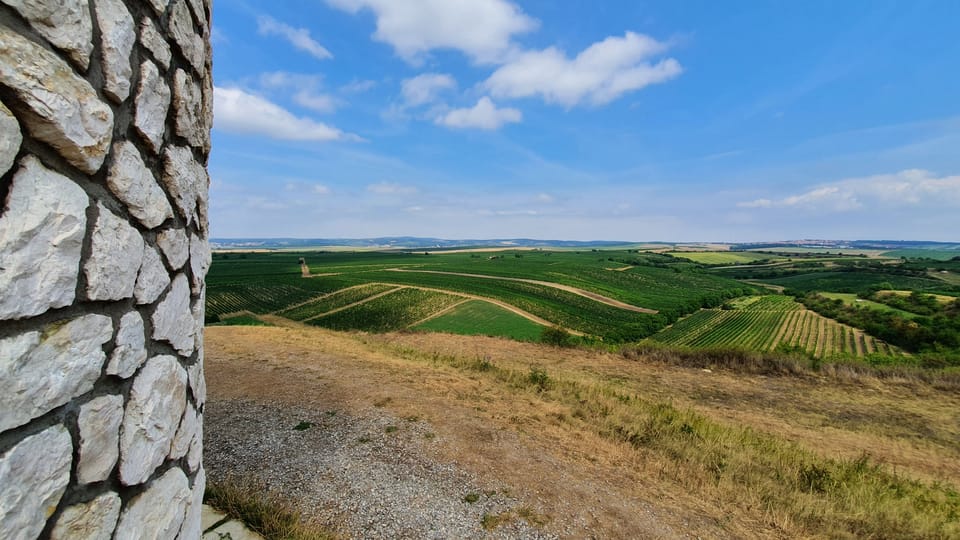 Погляд від каплиці Святих Кирила і Методія на пагорбі Градіштек біля містечка Велке-Біловіце | Фото: Radek Bortlík, Český rozhlas Погляд від каплиці Святих Кирила і Методія на пагорбі Градіштек біля містечка Велке-Біловіце | Фото: Radek Bortlík, Český rozhlas