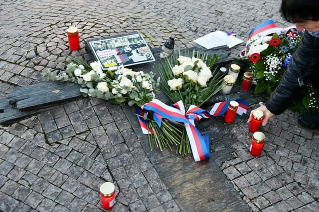 Меморіал пам’яті Яна Палаха на місці його самоспалення біля Національного музею в Празі | Фото: René Volfík,  iROZHLAS.cz
