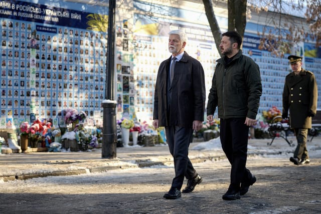 Петр Павел і Володимир Зеленський вшановують пам’ять загиблих українських бійців у Києві | Фото: Ukrainian presidental press service / AFP / Profimedia