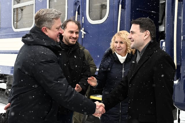 Вітання в Києві. Петр Мацінка ліворуч | Фото: MZV ČR