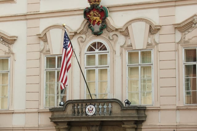Шенборнський палац у Малій Страні в Празі — посольство США в Чехії | Фото: Hynek Moravec,  Wikimedia Commons,  CC BY 3.0