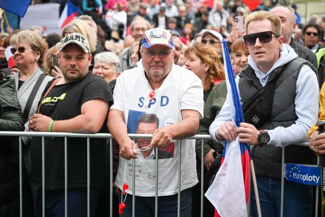 Прихильники SPD на акції «Чехія проти війни»,  8 травня 2025 року | Фото: Zuzana Jarolímková,  iROZHLAS.cz