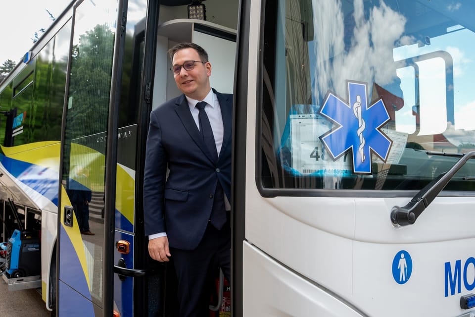 Міністерство закордонних справ Чехії відправляє до України спеціальний медичний автобус | Фото: Zuzana Jarolímková, Český rozhlas Міністерство закордонних справ Чехії відправляє до України спеціальний медичний автобус | Фото: Zuzana Jarolímková, Český rozhlas