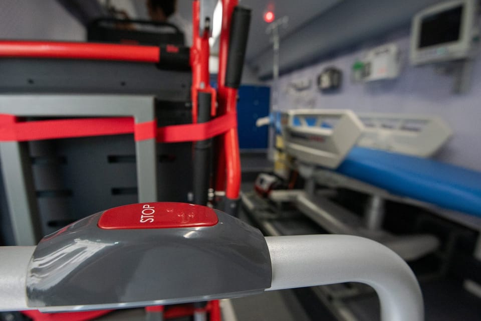 П’ять медичних ліжок компанії Linet пристосовані для потреб і інтенсивної терапії, і одноденної хірургії | Фото: Zuzana Jarolímková, Český rozhlas П’ять медичних ліжок компанії Linet пристосовані для потреб і інтенсивної терапії, і одноденної хірургії | Фото: Zuzana Jarolímková, Český rozhlas