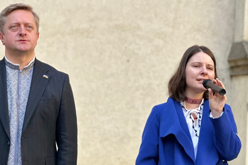 Посол України в Чехії Василь Зварич і мисткиня Марія Капліна | Фото: Vitalija Tokarčuk,  Radio Prague International