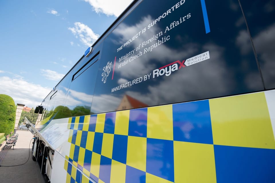 Новий автобус фірми Iveco перебудувала на медичний пункт фірма Royax | Фото: Zuzana Jarolímková, Český rozhlas Новий автобус фірми Iveco перебудувала на медичний пункт фірма Royax | Фото: Zuzana Jarolímková, Český rozhlas