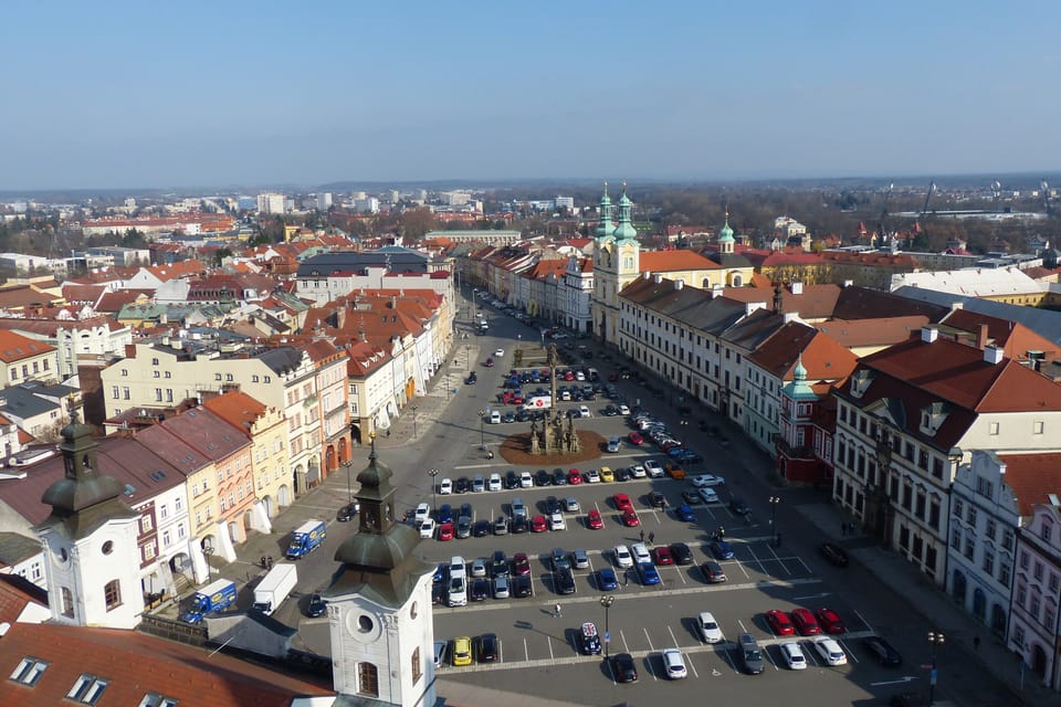 Погляд із Білої вежі на Велику площу в Градці-Кралове | Фото: Klára Stejskalová,  Radio Prague International