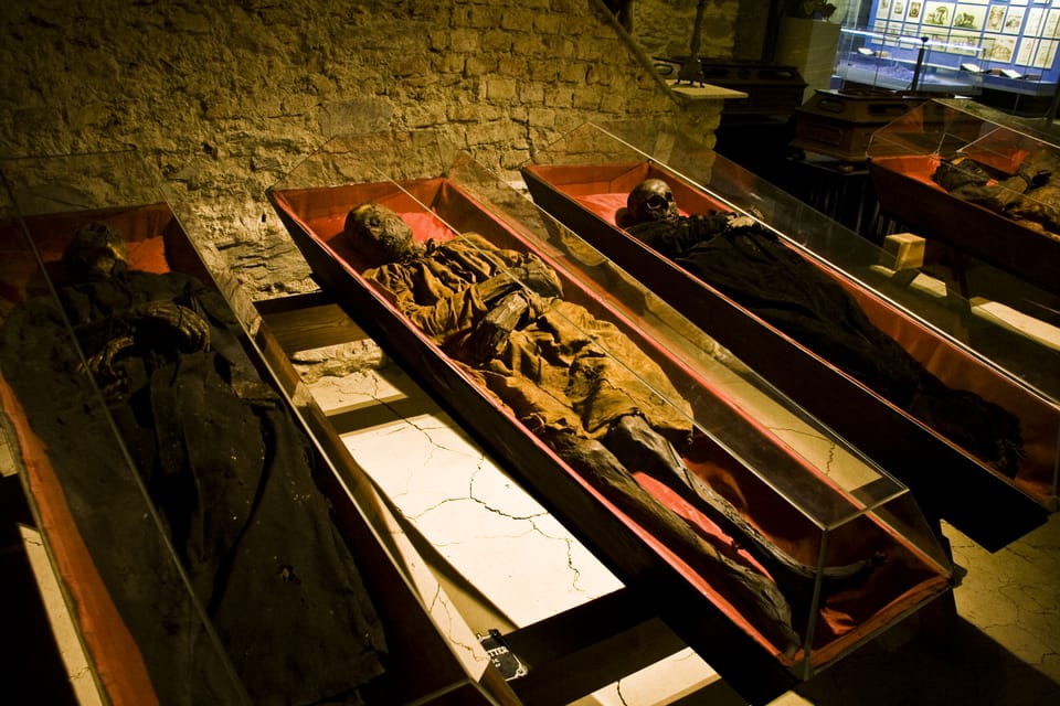 Клатови,  муміфіковані поховання в катакомбах під храмом | Фото: Vít Pohanka,  Radio Prague International