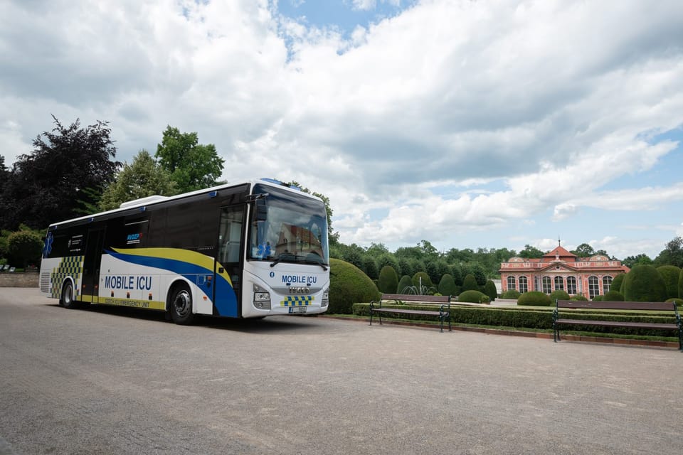 Чехія відправляє до України спеціальний медичний автобус, перебудований на реанімацію для 5 пацієнтів і 6 медиків | Фото: Zuzana Jarolímková, Český rozhlas Чехія відправляє до України спеціальний медичний автобус, перебудований на реанімацію для 5 пацієнтів і 6 медиків | Фото: Zuzana Jarolímková, Český rozhlas