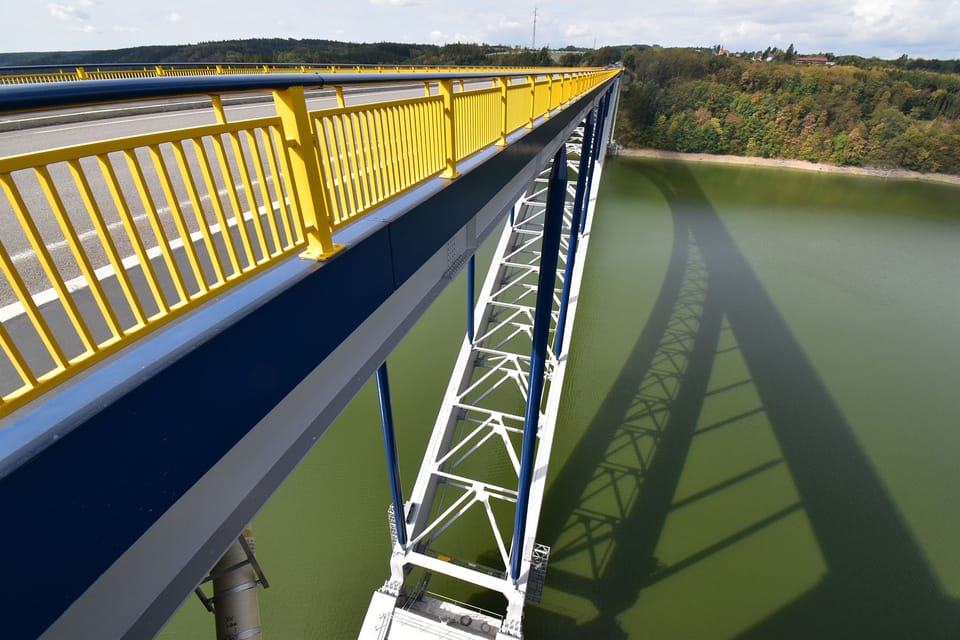 Ждяковський міст через Орліцьке водосховище на Влтаві,  найдовший одноарковий міст у Чехії | Фото: Ondřej Tomšů,  Radio Prague International